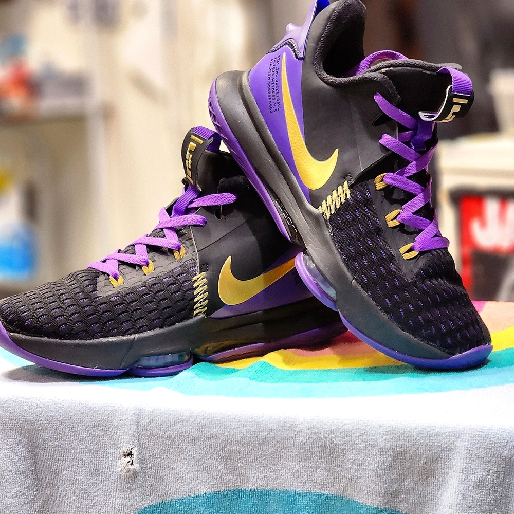Nike lebron witness 5